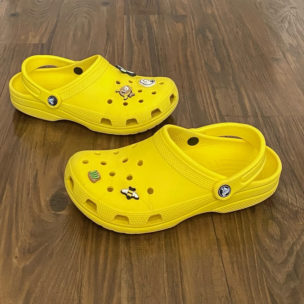 Crocs Classic Clogs Lemon Yellow - Women's 9 or Men's 7